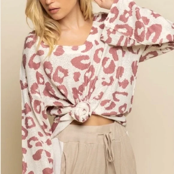 Sold POL thin sweater top - Picture 2 of 5